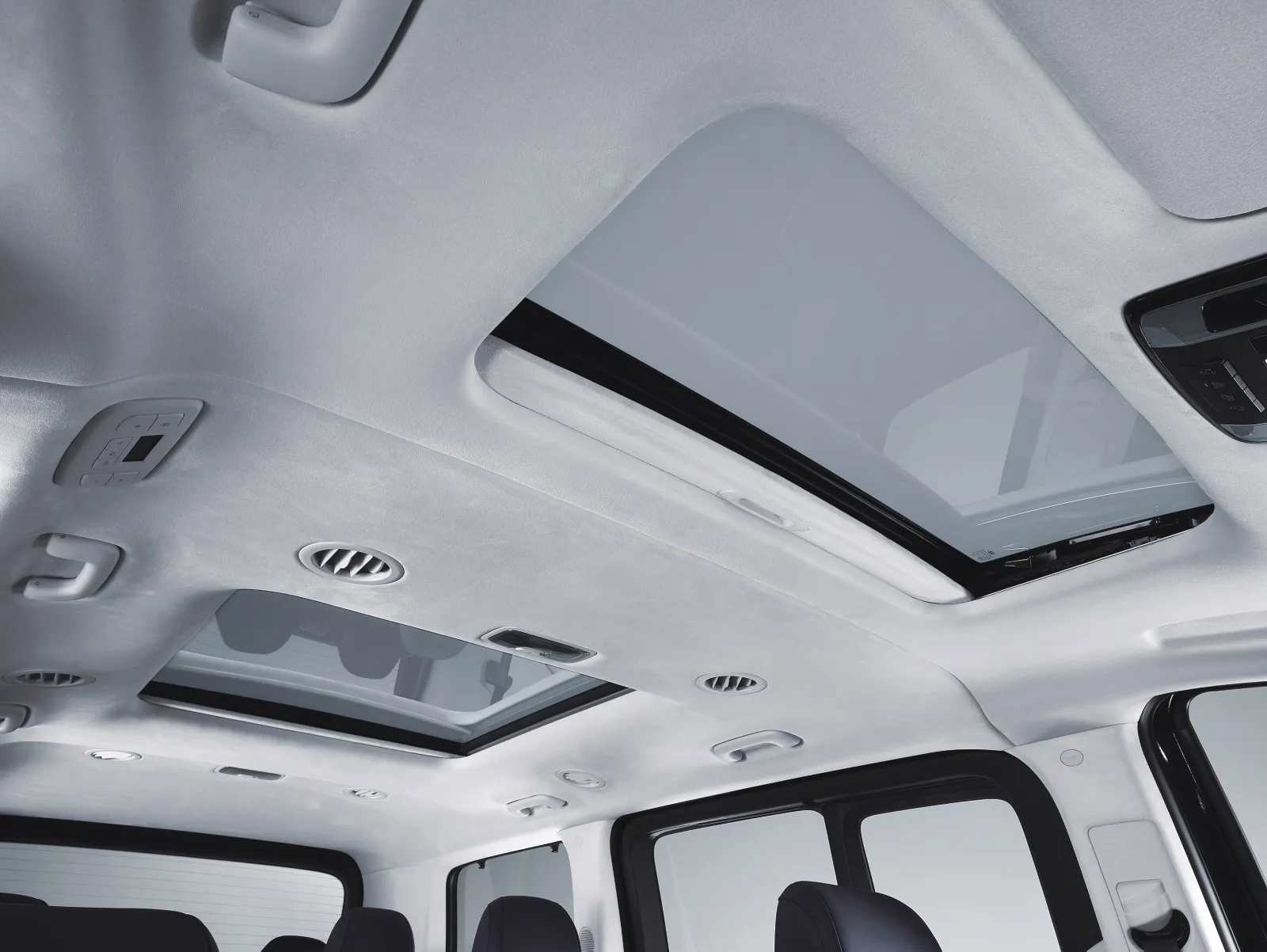Hyundai STARIA Hybrid – Details 1