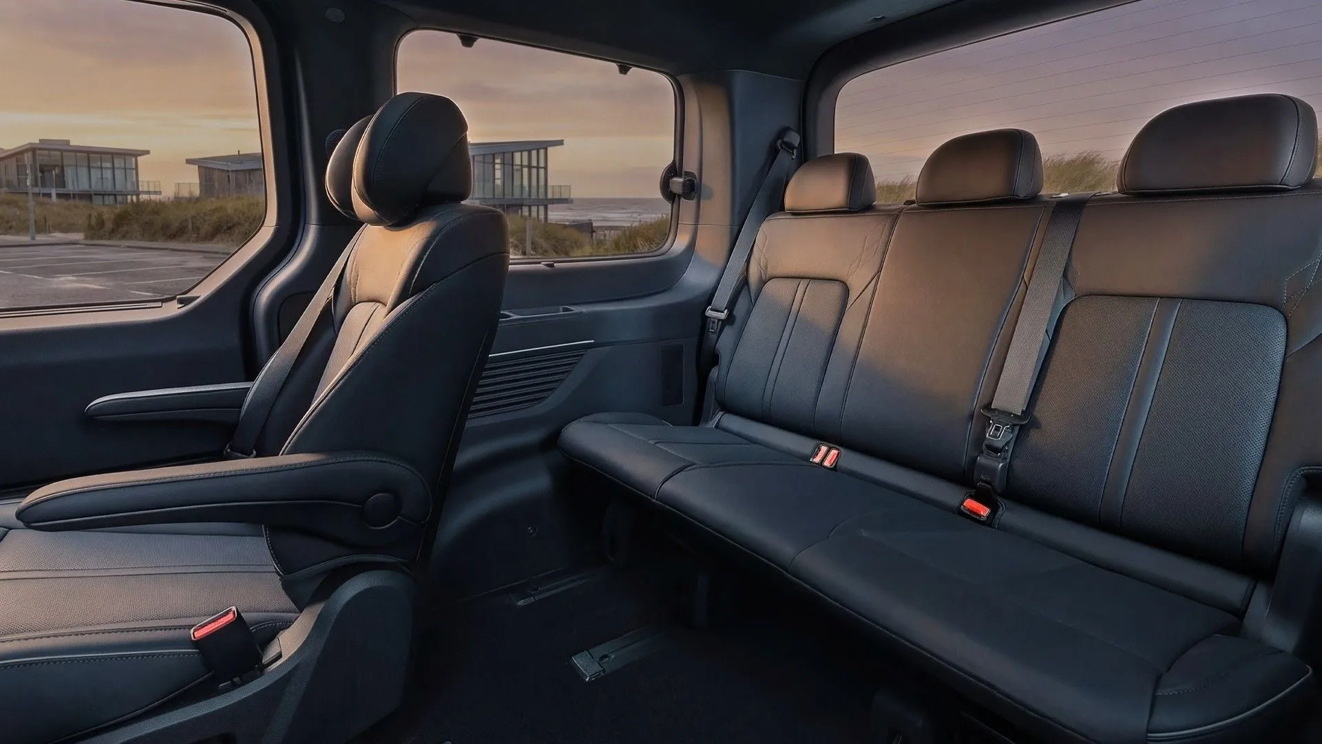 Hyundai STARIA Elektro – Interieur 2 (KI-generiert)