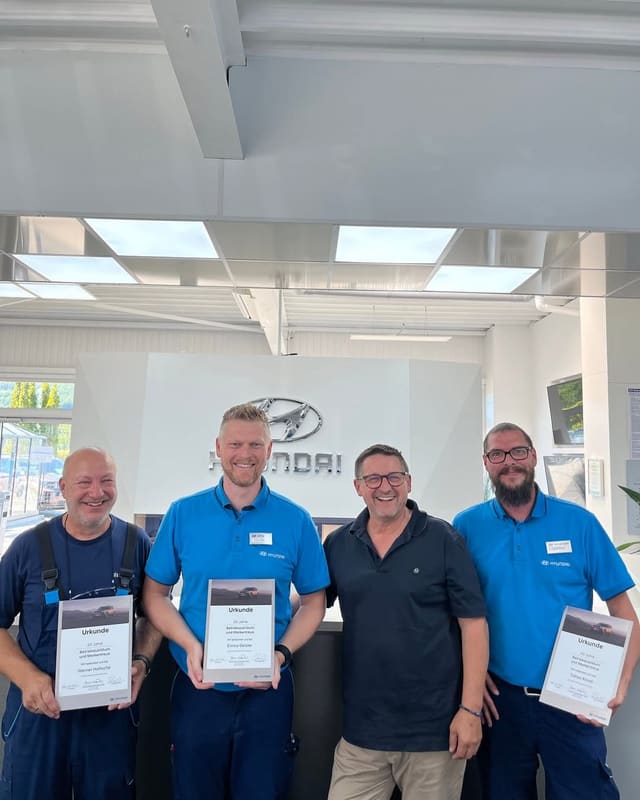 3 Kollegen, 60 Jahre Autozentrum Ries. 💙
Werner Holtsche, Enrico Geisler und Tobias …